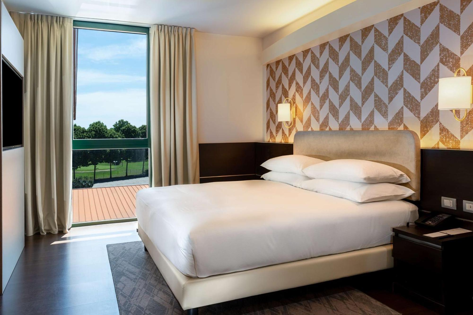 Hotel Doubletree By Hilton Milan Malpensa Solbiate Olona Exterior foto
