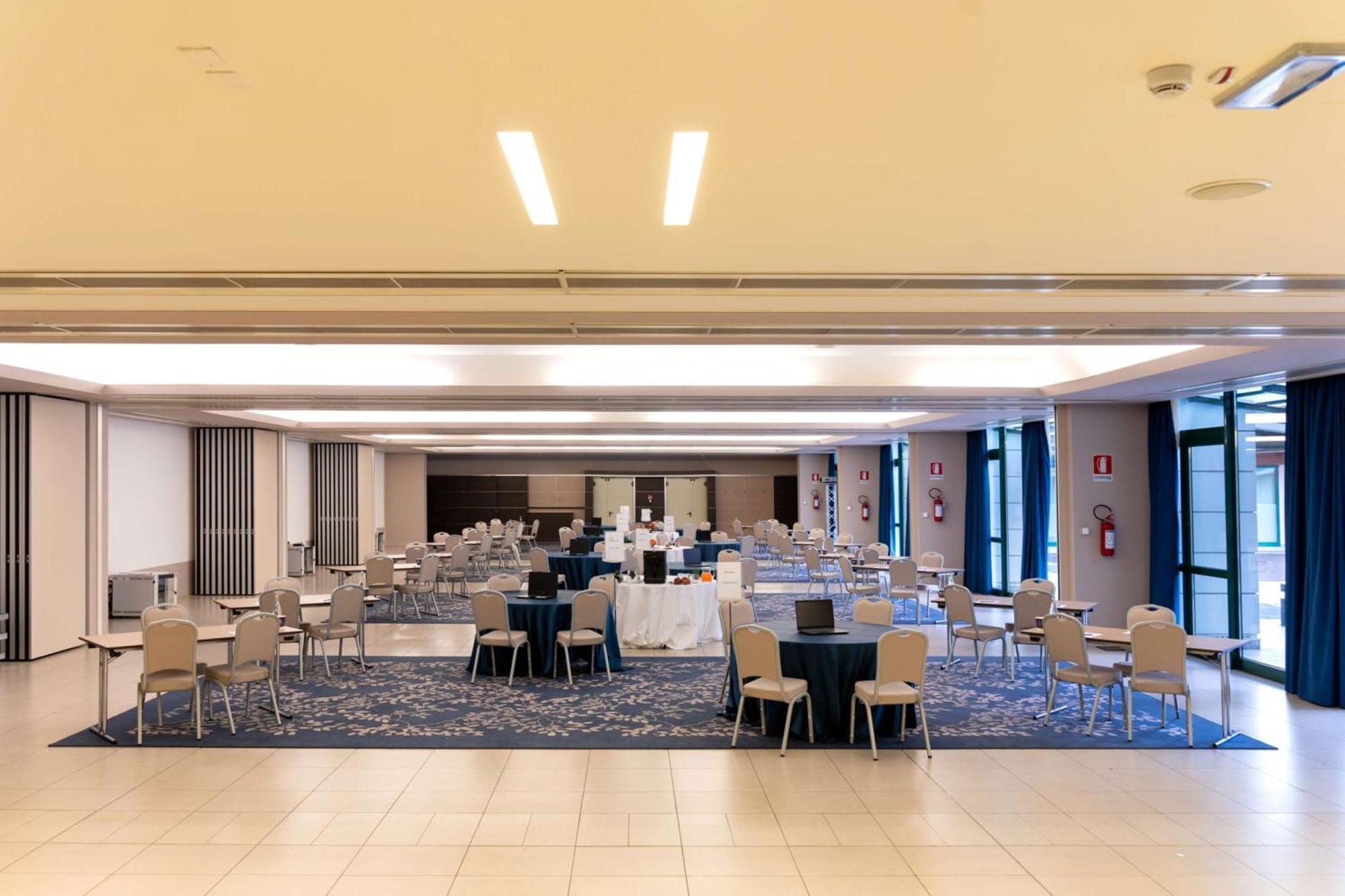 Hotel Doubletree By Hilton Milan Malpensa Solbiate Olona Exterior foto
